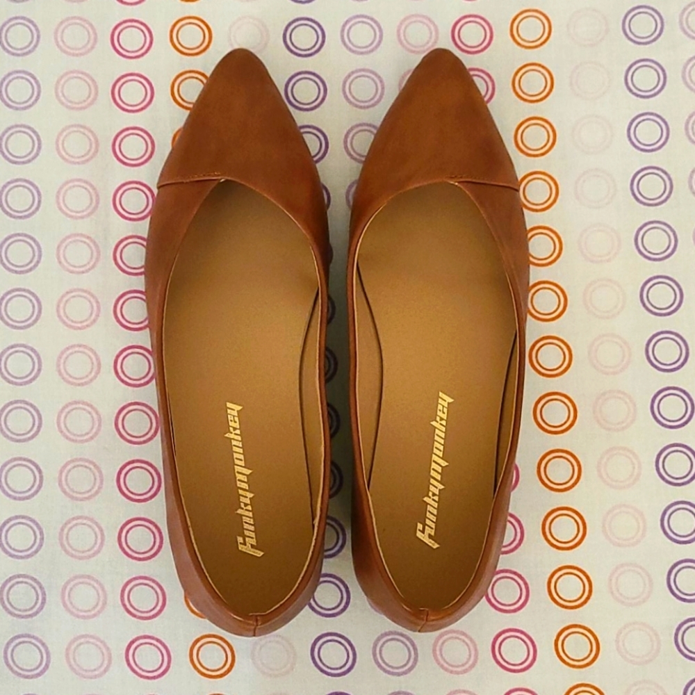 NWOT FunkyMonkey Brown Classic Ballet Flats Size 5